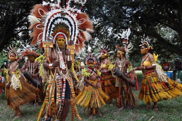 Danses de la tribu mekeo, Papua New Guinea